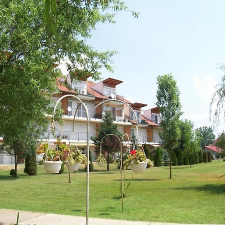 Cserke Napfeny Apartman Cserkeszőlő Exterior foto
